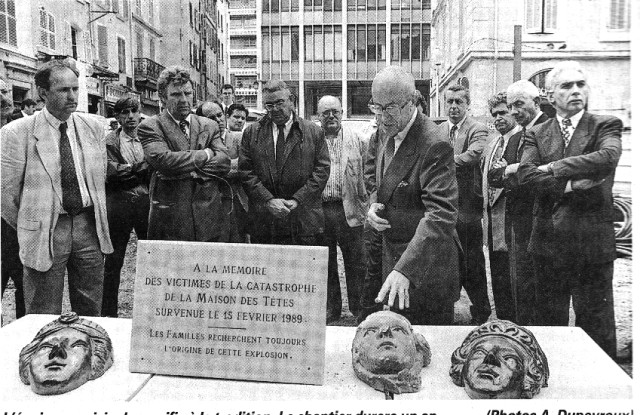 "A la mémoire des victimes de la catastrophe de la Maison des Têtes survenue le 15 février 1989.

Les familles recherchent toujours l'origine de cette explosion."